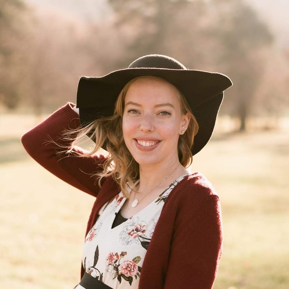 Meet your Posher, Rebecca - Picture 1 of 1